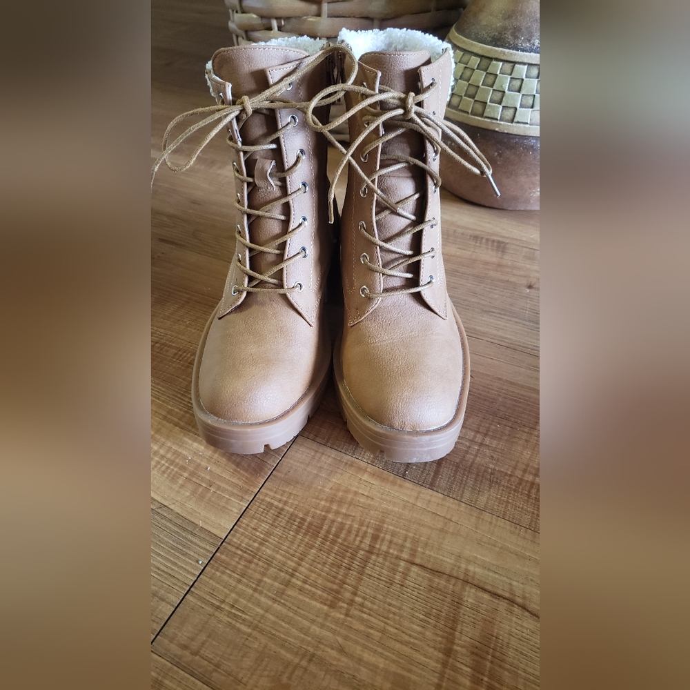 Faux Leather Ankle Construction Boots w/Side Zip Closure Size 7.5"